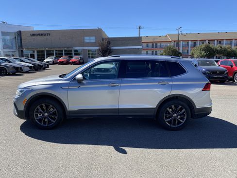 Used 2023 Volkswagen Tiguan SE w/ Panoramic Sunroof Package FWD image 41