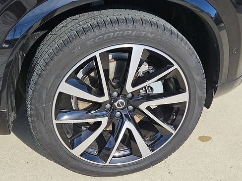 Certified 2023 Volvo XC90 B6 Plus w/ Protection Package Premier image 8