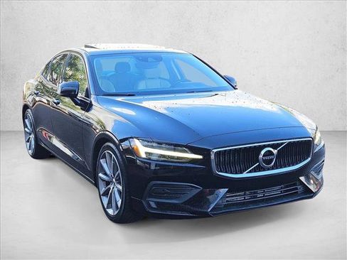 Used 2019 Volvo S60 T5 Momentum image 3
