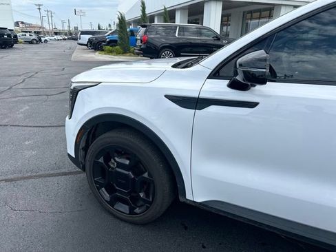Used 2025 Kia Sorento SX AWD/4WD image 10