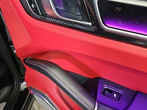 Used 2022 Porsche Cayenne Coupe image 16