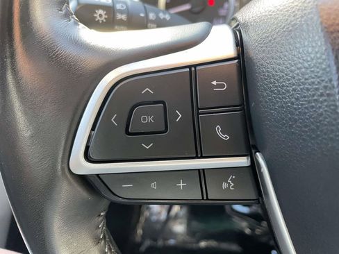 Used 2023 Toyota Highlander XLE image 32