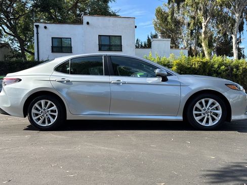 Used 2022 Toyota Camry LE FWD image 3
