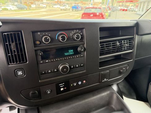 Used 2019 GMC Savana 2500 Extended RWD image 20