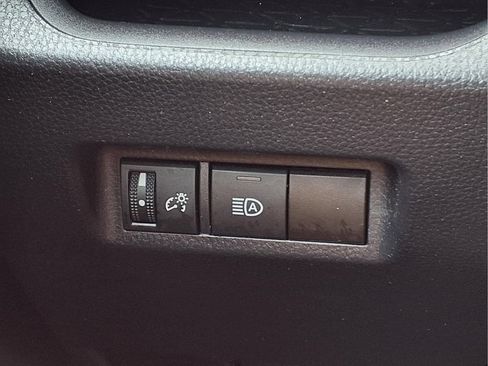 Used 2025 Toyota RAV4 XLE AWD/4WD image 23
