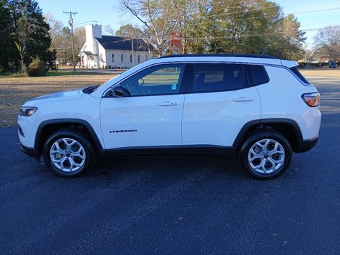 New 2026 Jeep Compass Latitude image 11