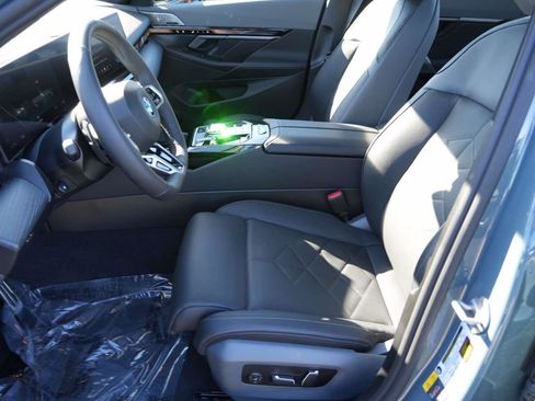 Used 2025 BMW i5 xDrive40 image 14