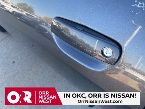 Used 2022 Dodge Challenger SXT w/ Plus Package image 11