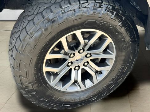 Used 2022 Ford F150 Lariat w/ Trailer Tow Package image 22