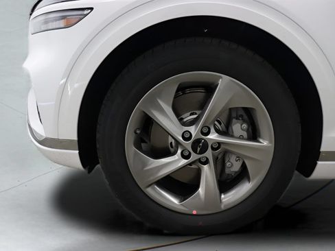 Certified 2026 Genesis GV70 2.5T AWD/4WD image 3