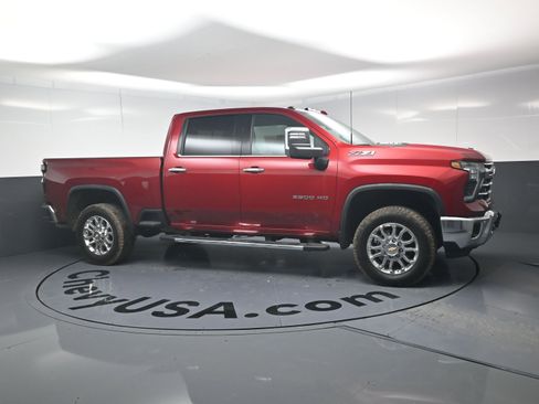 Used 2025 Chevrolet Silverado 2500 LTZ w/ LTZ Premium Package image 2