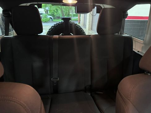 Used 2015 Jeep Wrangler Unlimited Sport AWD/4WD image 43