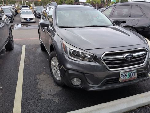 Used 2018 Subaru Outback 2.5i Premium w/ Popular Package #1 AWD/4WD image 1