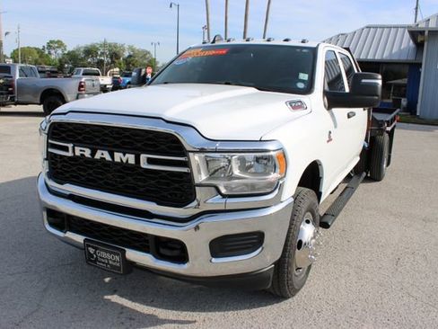 Used 2024 RAM 3500 Tradesman w/ Chrome Appearance Group AWD/4WD image 3
