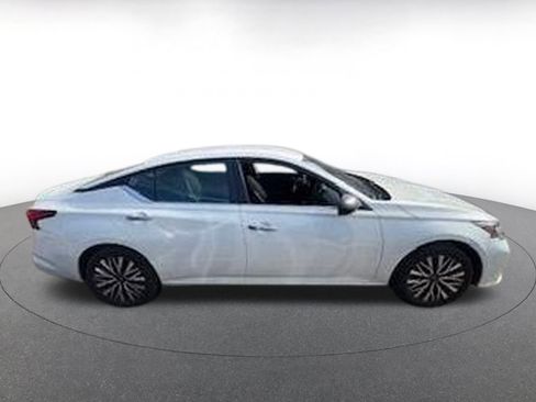 Used 2025 Nissan Altima 2.5 SV image 10