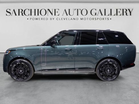Used 2025 Land Rover Range Rover SE AWD/4WD image 3