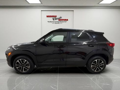 Used 2025 Chevrolet TrailBlazer LT AWD/4WD image 2