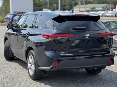 Used 2023 Toyota Highlander LE AWD/4WD image 3