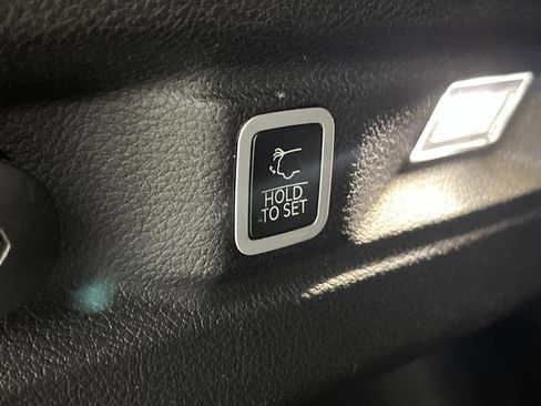 Used 2024 Jeep Grand Cherokee L Altitude image 15