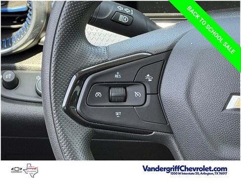 Used 2025 Chevrolet Trax LT FWD image 11