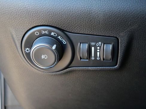 Used 2025 Jeep Compass Trailhawk AWD/4WD image 16