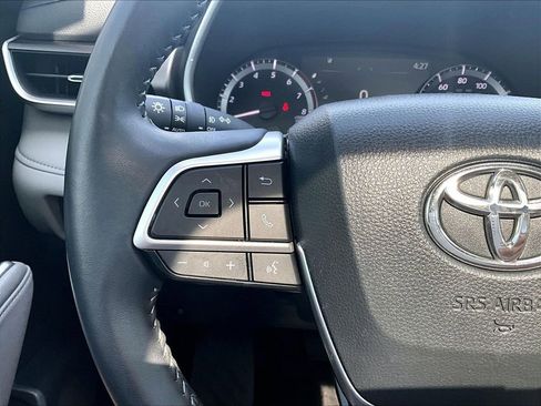 Used 2024 Toyota Highlander XLE AWD/4WD image 15