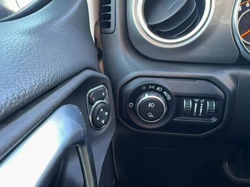 Used 2022 Jeep Gladiator Overland image 15