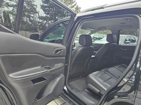 Used 2019 GMC Acadia SLT w/ LPO, Cargo Package AWD/4WD image 14
