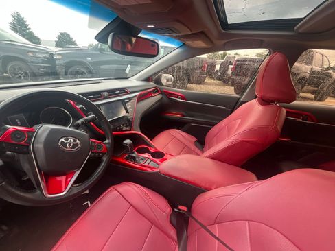 Used 2018 Toyota Camry SE w/ Moonroof Package FWD image 11