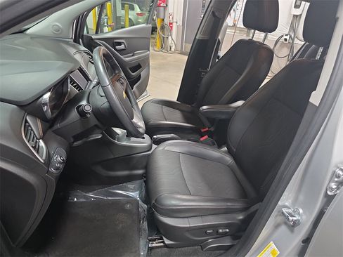 Certified 2020 Chevrolet Trax LT w/ LT Convenience Package image 14