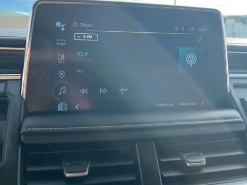 Used 2023 Chevrolet Suburban Premier AWD/4WD image 43