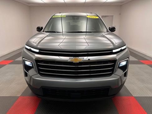 Used 2025 Chevrolet Traverse LT AWD/4WD image 2
