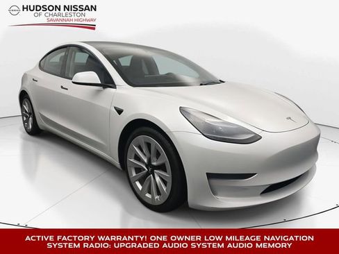 Used 2023 Tesla Model 3 Standard Range image 1