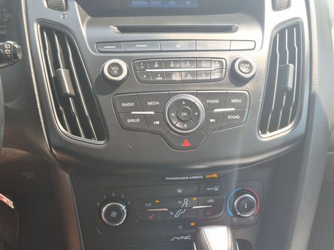 Used 2015 Ford Focus SE w/ SE Cold Weather Package FWD image 32