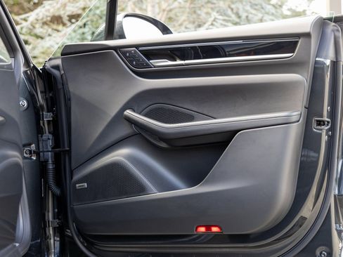 Certified 2025 Porsche Macan Electric image 49