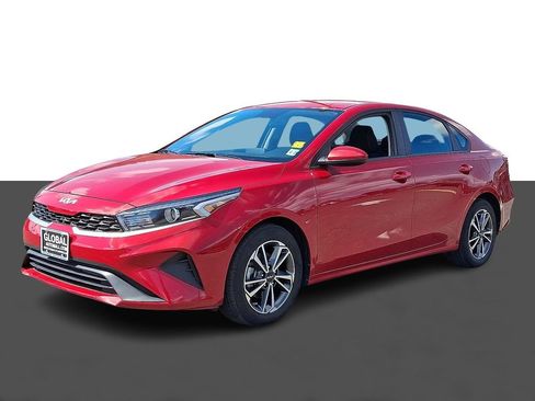 Used 2023 Kia Forte LXS image 3