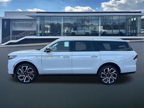 New 2026 Lincoln Navigator L Reserve AWD/4WD image 4