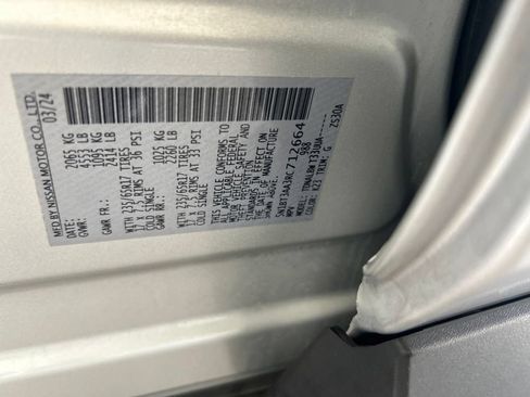 Used 2024 Nissan Rogue S FWD image 40