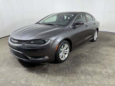 Used 2015 Chrysler 200 Limited w/ Convenience Group image 4