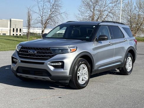 Used 2023 Ford Explorer XLT w/ Equipment Group 202A AWD/4WD image 27