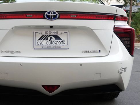 Used 2017 Toyota Mirai FWD image 16