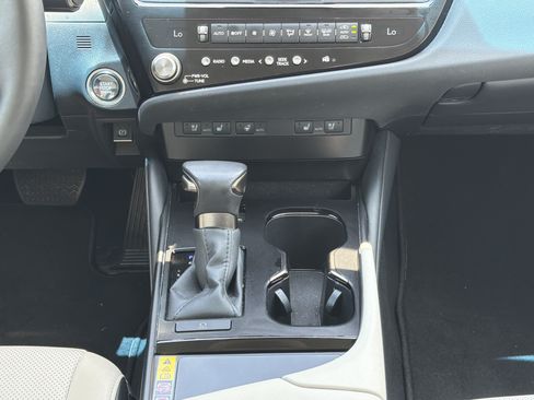 Used 2024 Lexus ES 350 w/ Premium Package FWD image 5