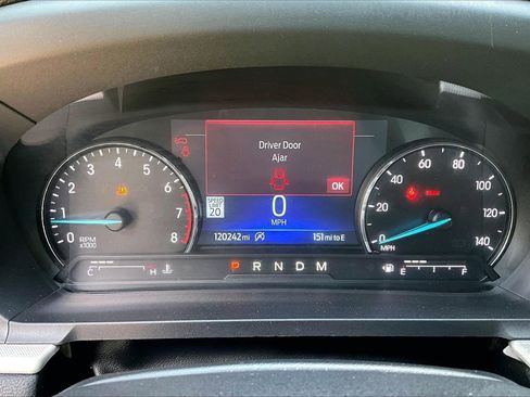 Used 2020 Ford Explorer XLT w/ Equipment Group 202A AWD/4WD image 12