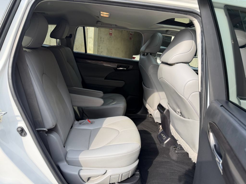 Used 2022 Toyota Highlander Limited AWD/4WD image 25