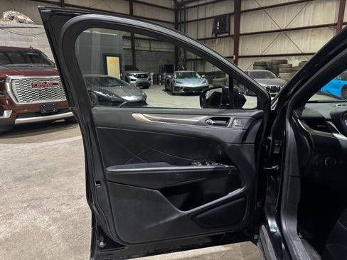 Used 2019 Lincoln MKC Premiere image 11