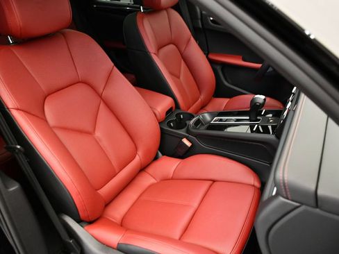 Used 2025 Porsche Macan Turbo image 50