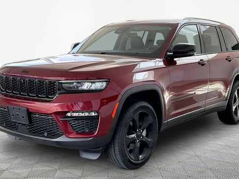 Used 2023 Jeep Grand Cherokee Limited w/ Luxury Tech Group II AWD/4WD image 3