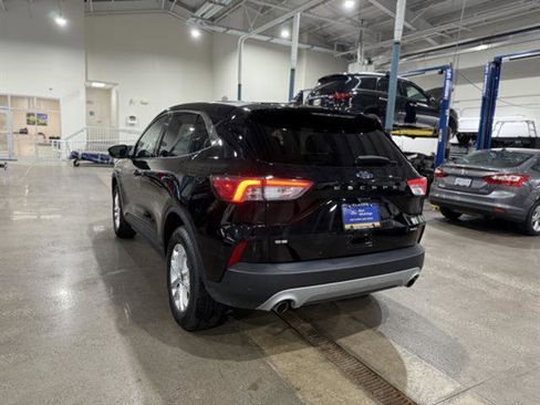 Used 2022 Ford Escape SE w/ Convenience Package AWD/4WD image 3