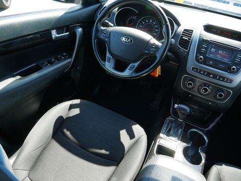 Used 2014 Kia Sorento LX AWD/4WD image 9
