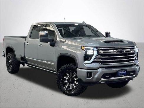 Used 2025 Chevrolet Silverado 3500 High Country w/ High Country Premium Package AWD/4WD image 7